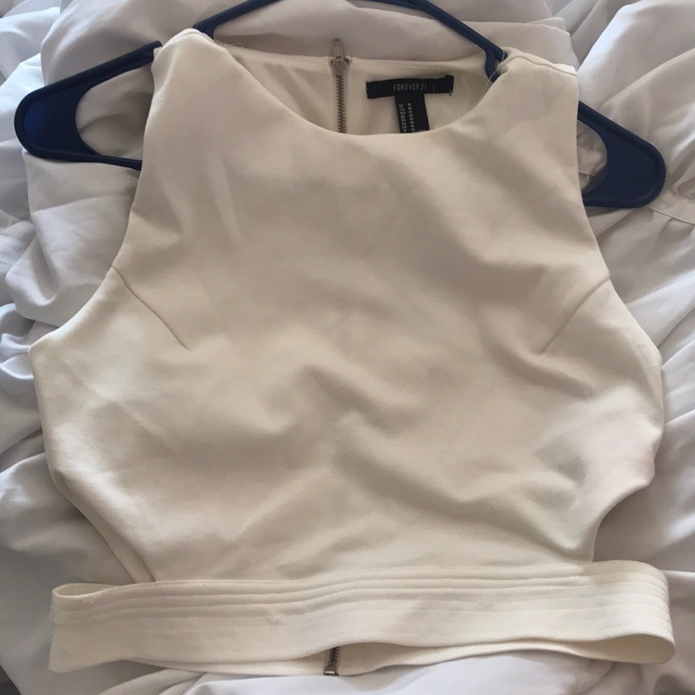 Brand new white crop top🆕🆕🆕